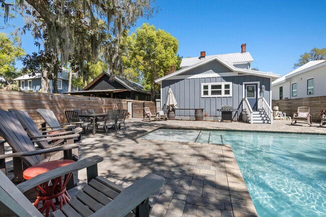 Building Photo - 76 Sanford St