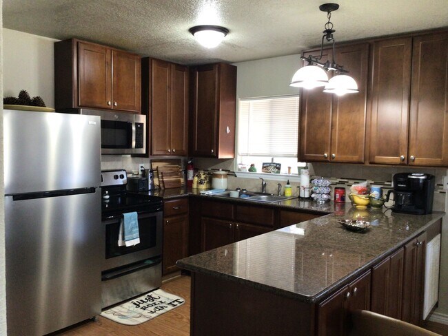 Building Photo - 1308 Belaire Dr