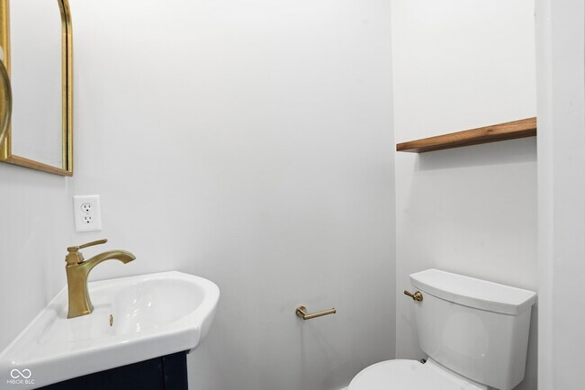 Building Photo - 4623 Rookwood Ave