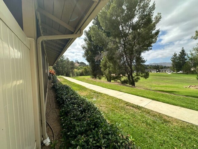 Building Photo - Stunning END-UNIT 3-bedroom condominium located in Agoura Hills