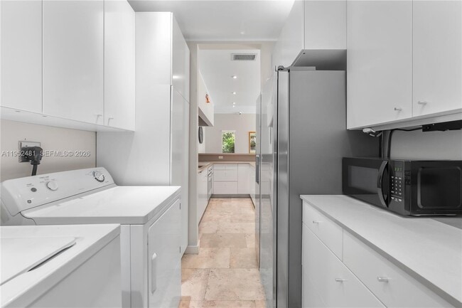 Building Photo - 472 Minola Dr