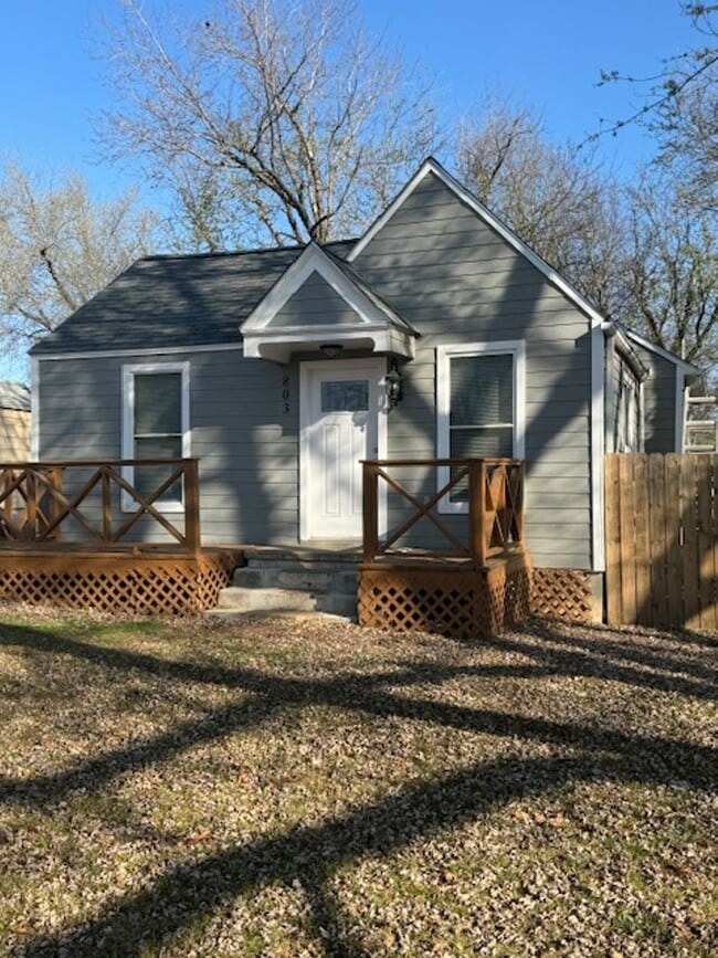 Building Photo - 2 BR 1 BA House for RENT
