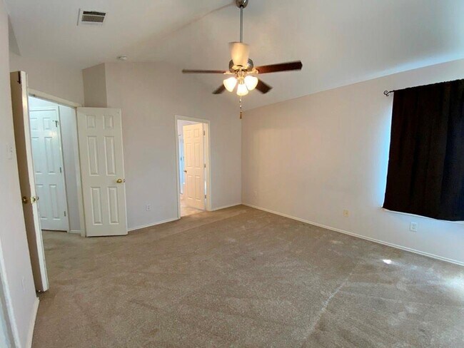 Building Photo - 145 Strawn