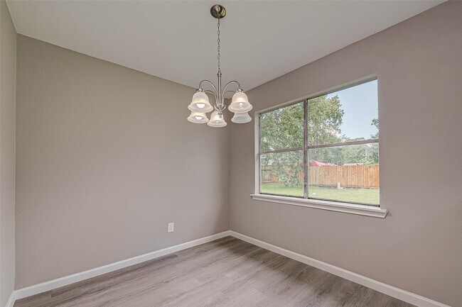 Building Photo - 8619 Valley Meadow Dr