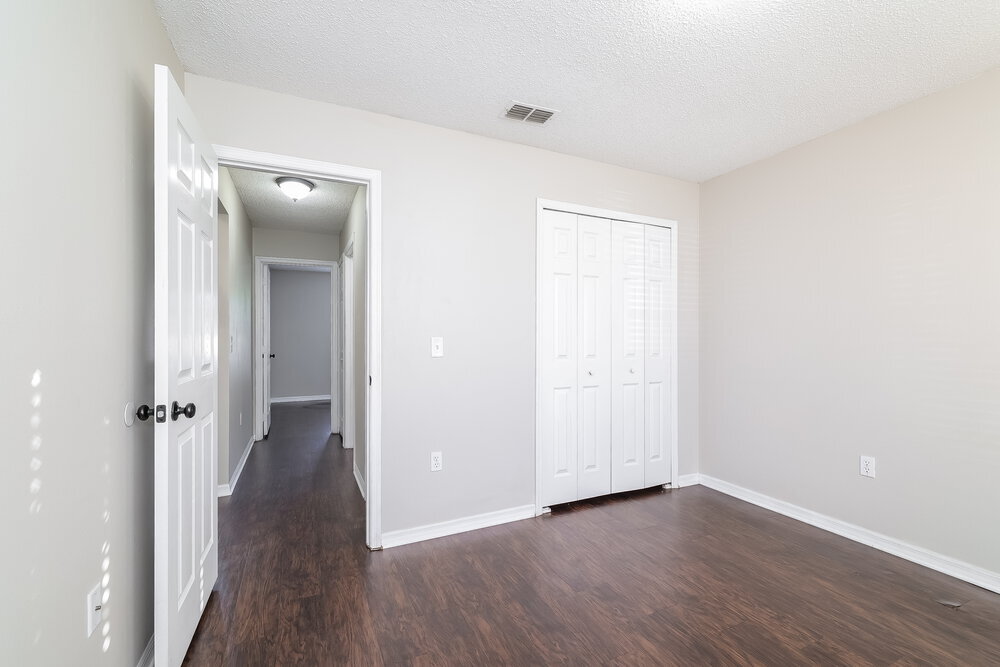 Building Photo - 931 Rivecon Ave