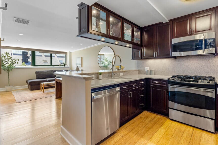 Primary Photo - 42 8th St