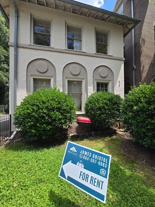 Building Photo - 219 S Cherry St