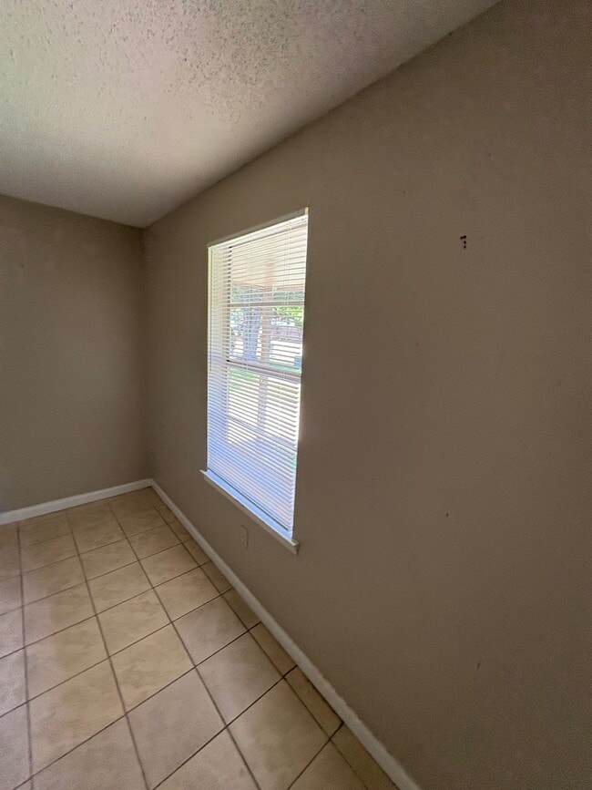 Building Photo - 3385 Barbwood Dr