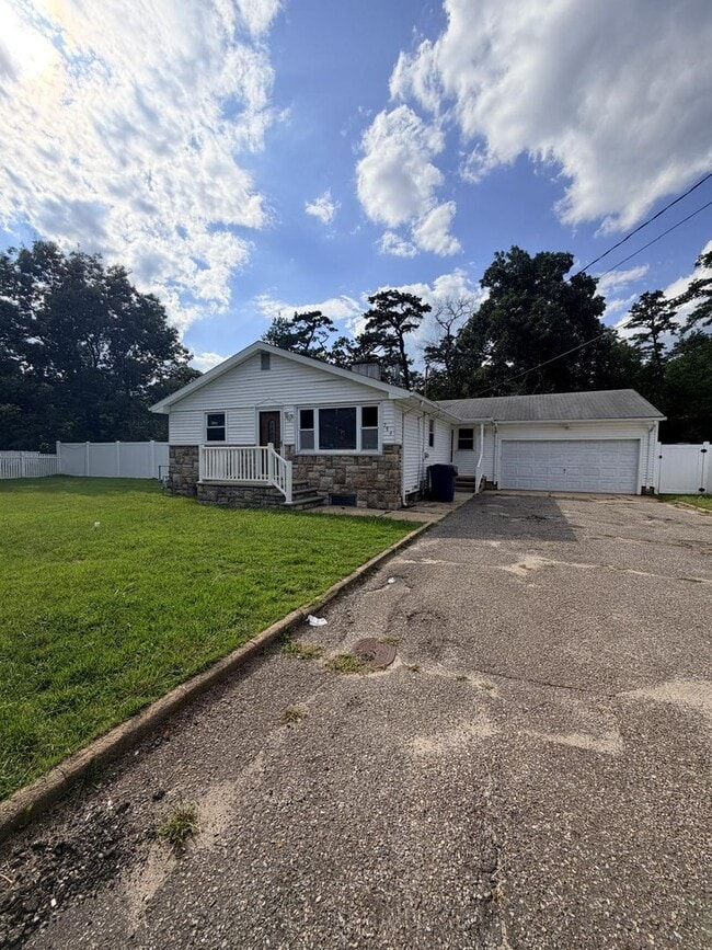 Building Photo - 254 Admiral Ave
