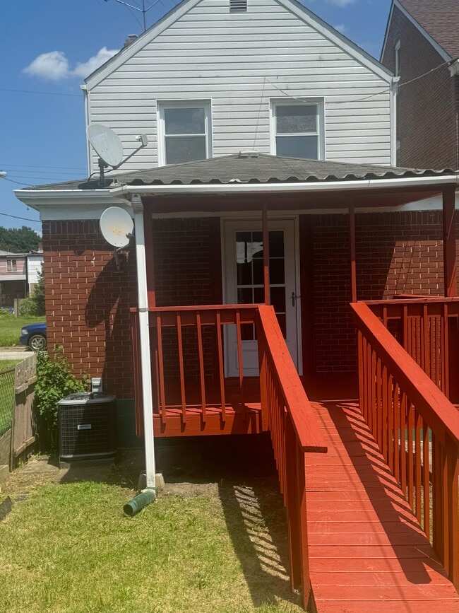 Building Photo - 1715 4th Ave