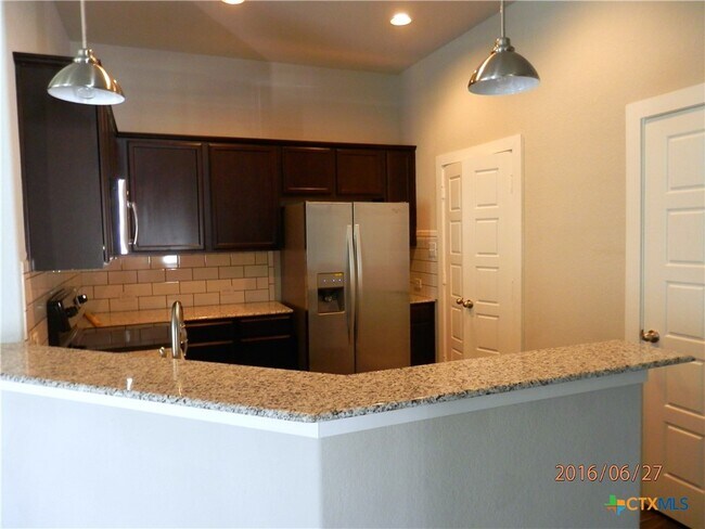 Building Photo - 514 Creekside Frst