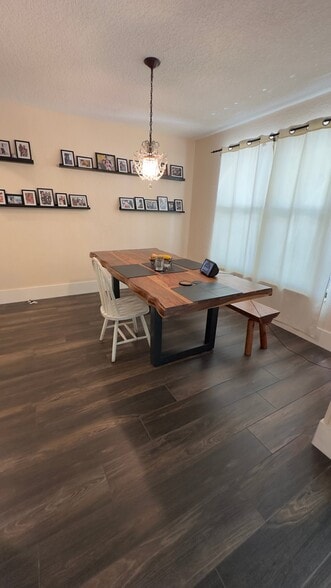 Building Photo - 3620 W Bell Dr