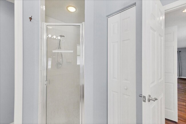 Building Photo - 2821 Embassy Rd