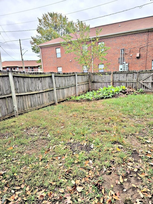 Building Photo - 3BR TOWNHOUSE FOR RENT - DECATUR SW