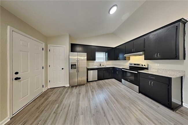 Building Photo - 255 Valley Brook Dr