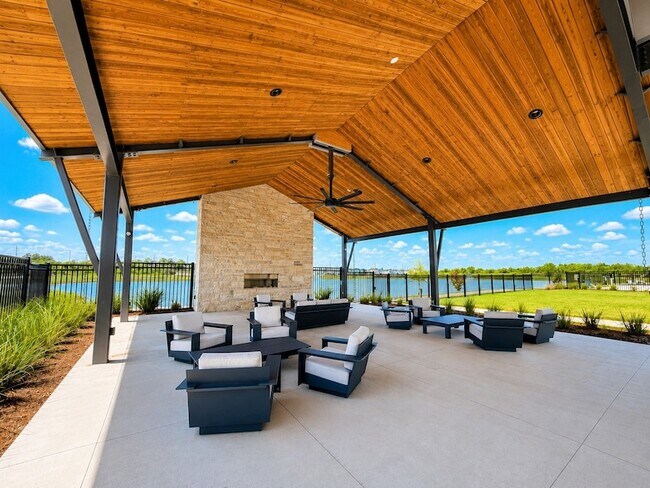 Building Photo - 624 Pelican Dr