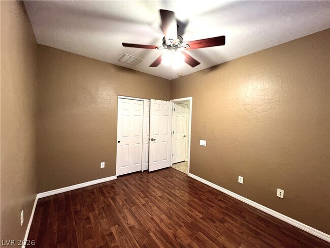 Building Photo - 4205 Gliding Gulls Ave
