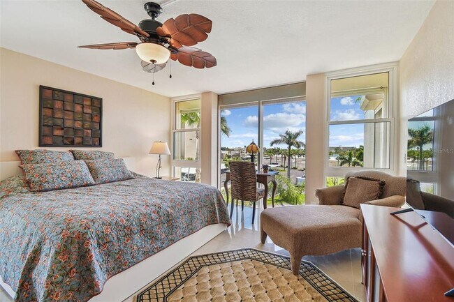 Building Photo - 7400 Sun Island Dr S