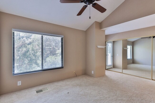 Building Photo - 8750 Villa La Jolla Dr