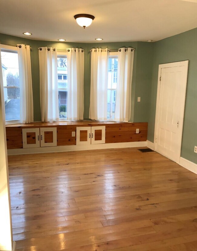 Building Photo - 10 Parkview Ct