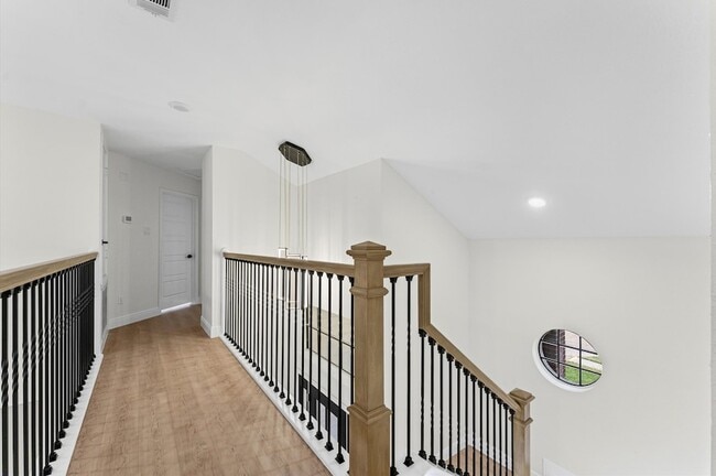 Building Photo - 7631 Ashton Dr