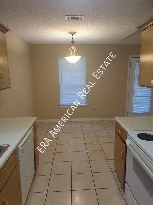 Building Photo - 2455 Starmount Dr