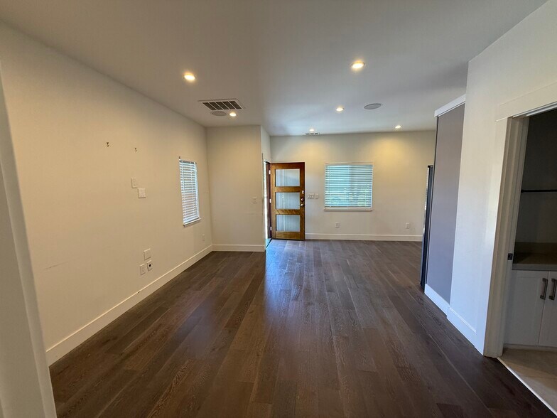 Building Photo - 136 Corkwood Ct