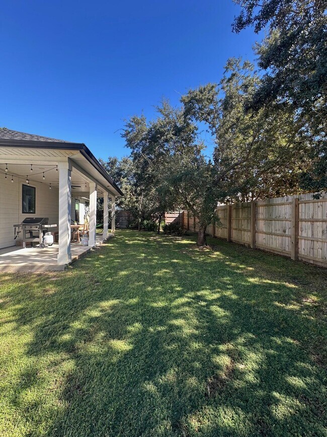 Building Photo - 4819 Whitewood Rd