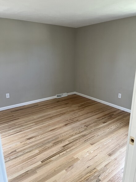 Master Bedroom. On Left going down hallway. - 608 Sangree Rd