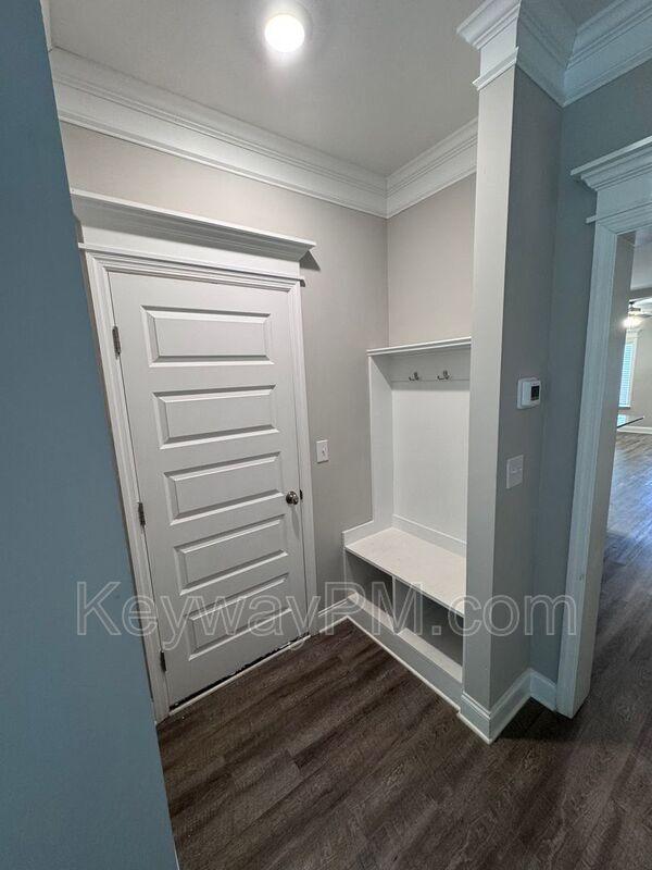 Building Photo - 334 Sumac Trail