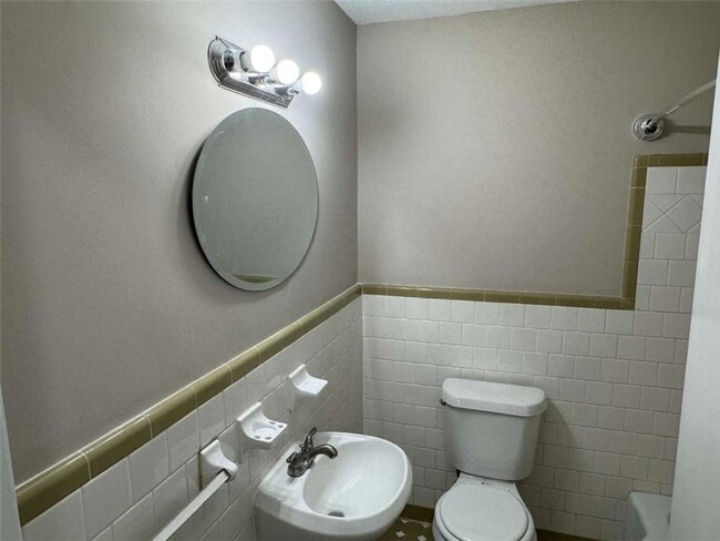 Building Photo - 437 Lockridge Ln