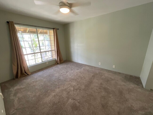 Building Photo - 645 Mananai Pl