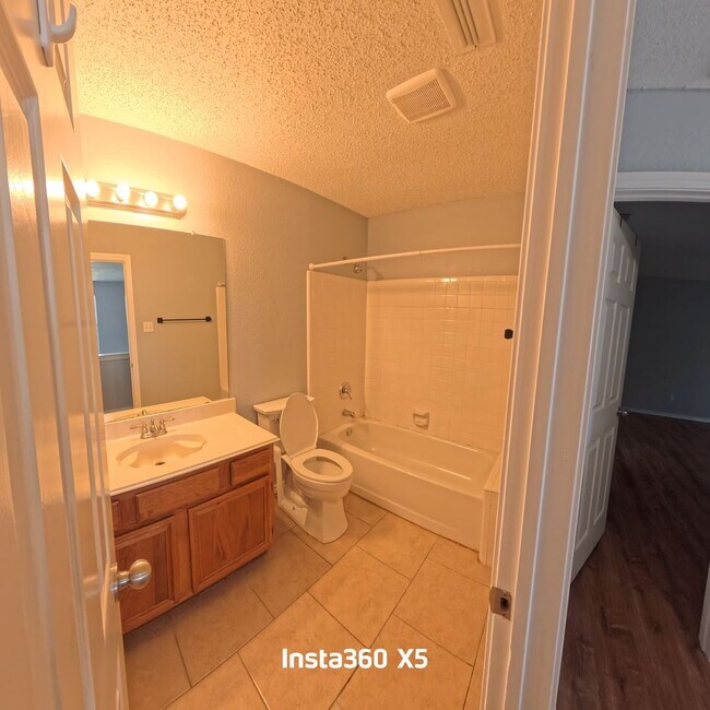 Building Photo - 1209 Montclair Dr