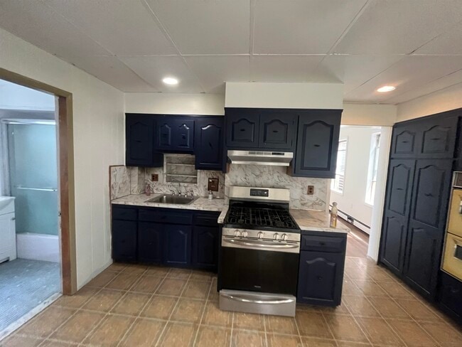 Building Photo - 129 Highland Ave