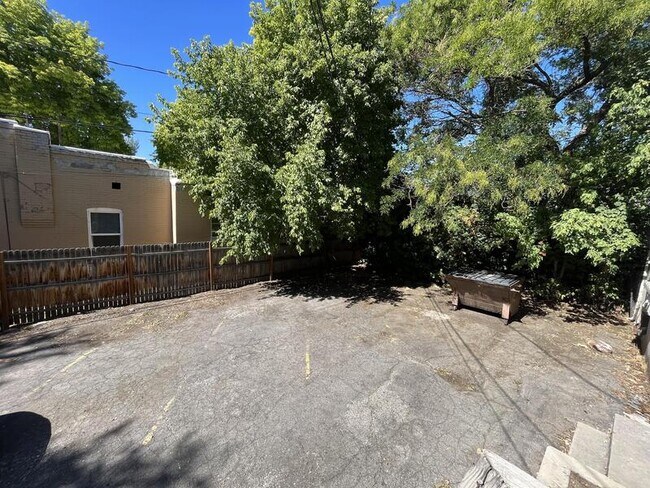 Building Photo - 560 S 600 E