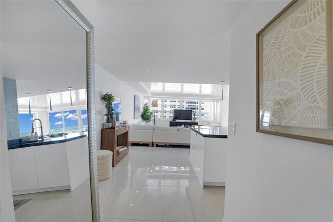 Building Photo - 3430 Galt Ocean Dr