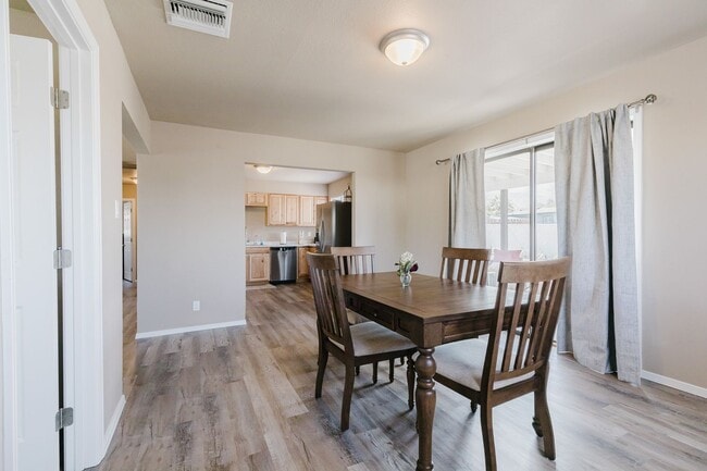 Building Photo - Cozy 2 Bed 2 Bath Home - Fully Furnished