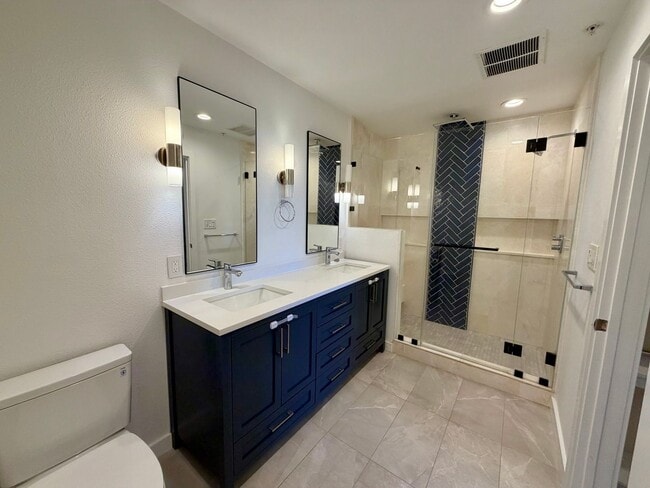 Building Photo - Corner Unit With Views