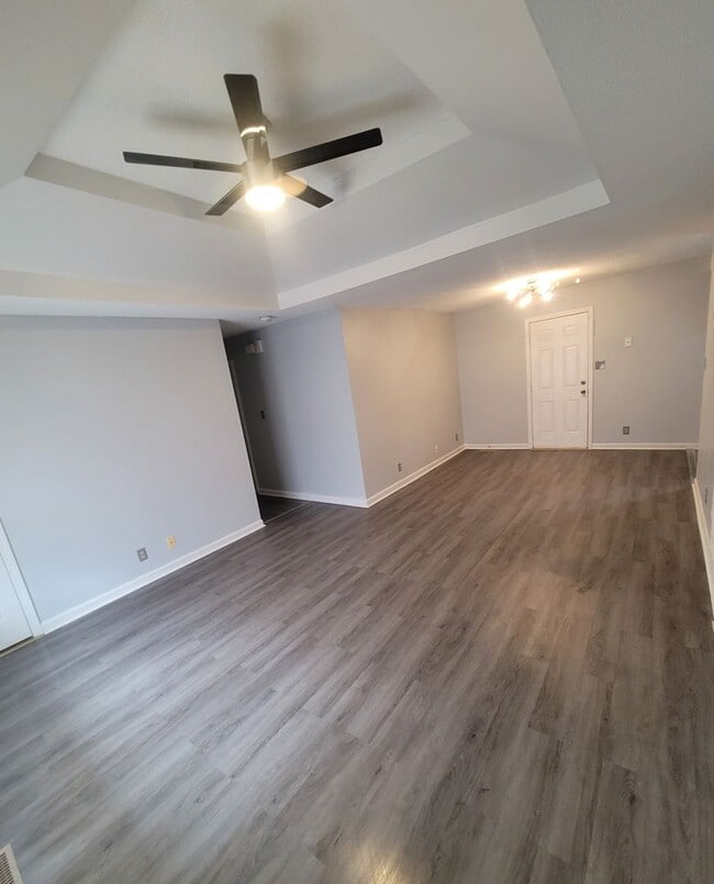 Building Photo - 3 Bedroom 2 Bathroom Home!