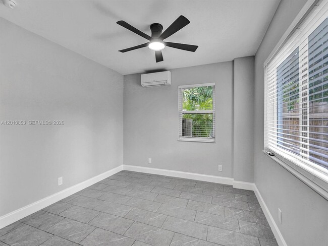 Building Photo - 951 SW 30th St