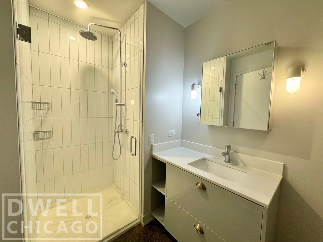 Building Photo - 152 W Huron St