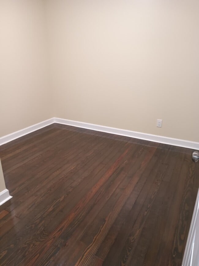 Building Photo - New rehabbed home