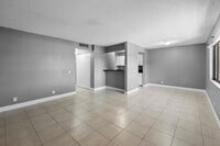 Building Photo - 818 Meadows Cir