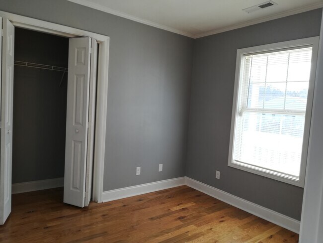 Building Photo - 1709 Sails Way