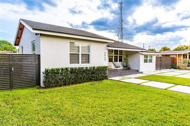 Building Photo - 6860 SW 37th St