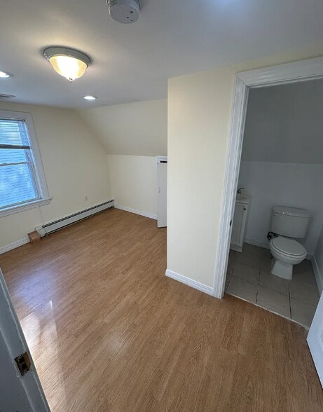 Building Photo - 28 Montfern Ave