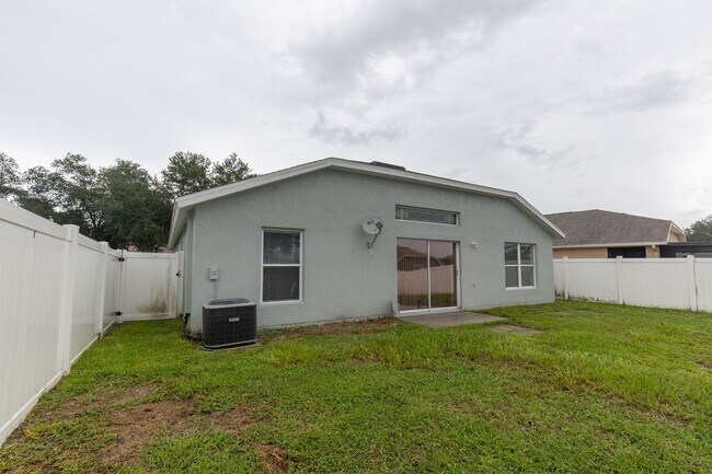 Building Photo - 10250 Hunters Haven Blvd