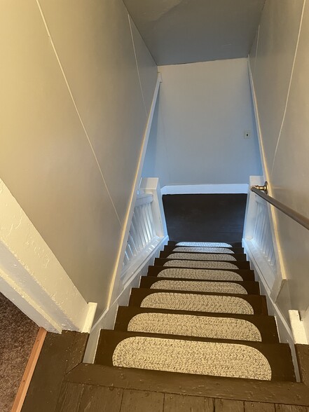 Building Photo - 305 N 3rd St