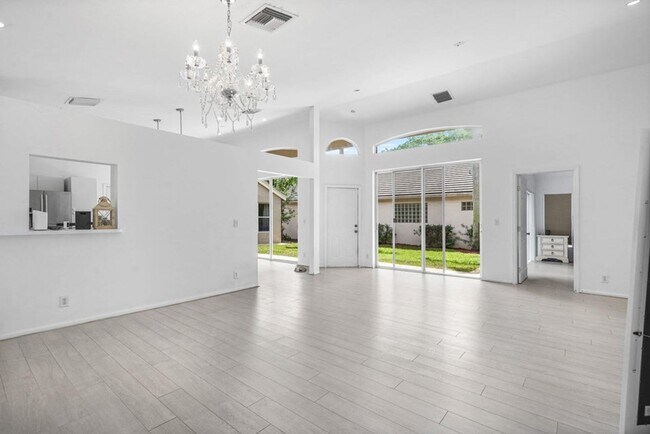 Building Photo - 790 Clearbrook Park Cir