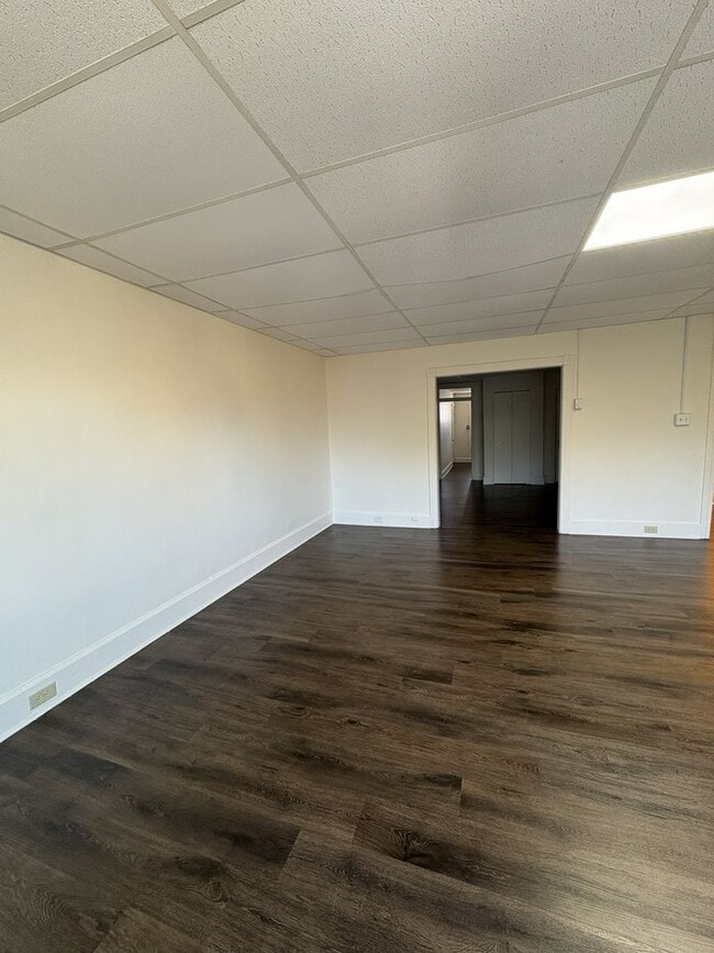 Building Photo - COMING SOON - Cozy 1-Bedroom in the Heart ...
